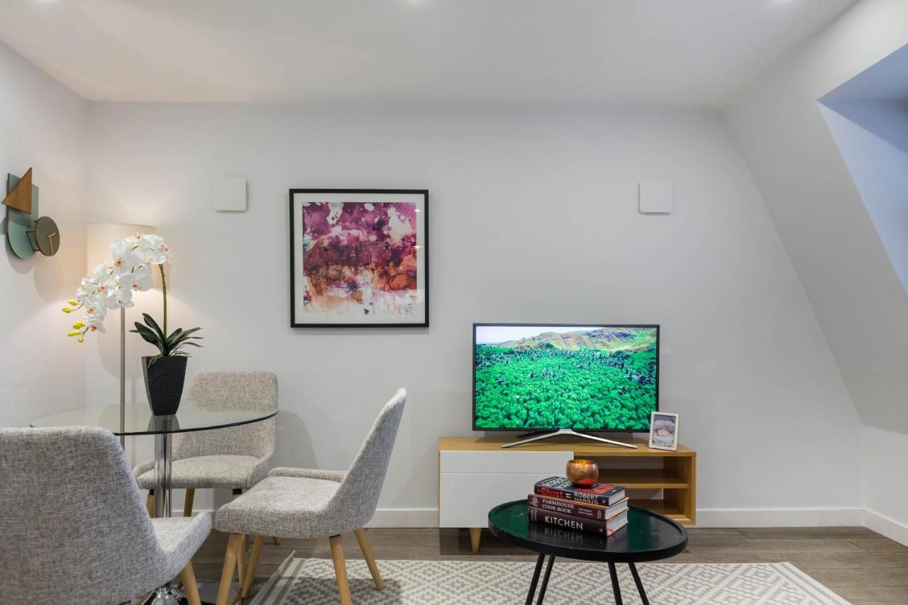 Urban Chic - Rathbone Apartment London Bagian luar foto