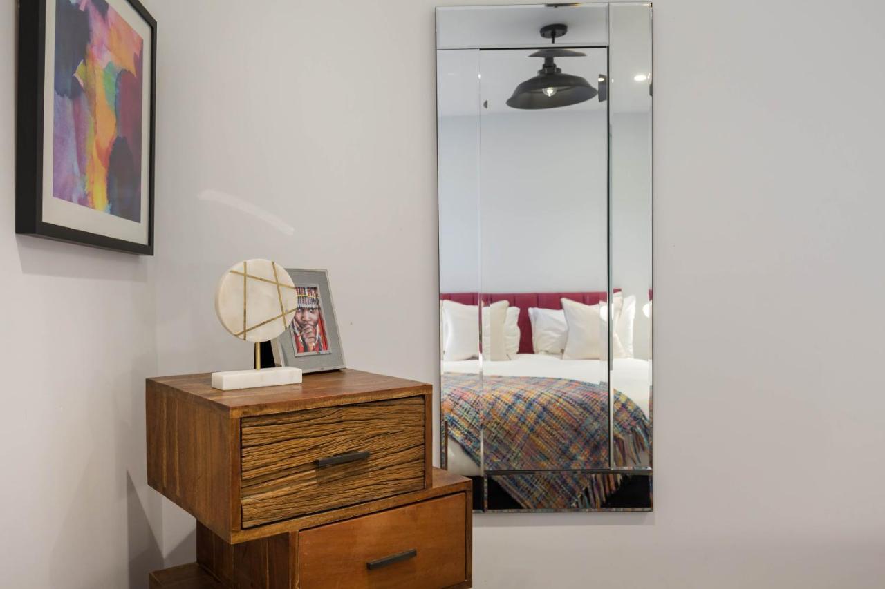 Urban Chic - Rathbone Apartment London Bagian luar foto
