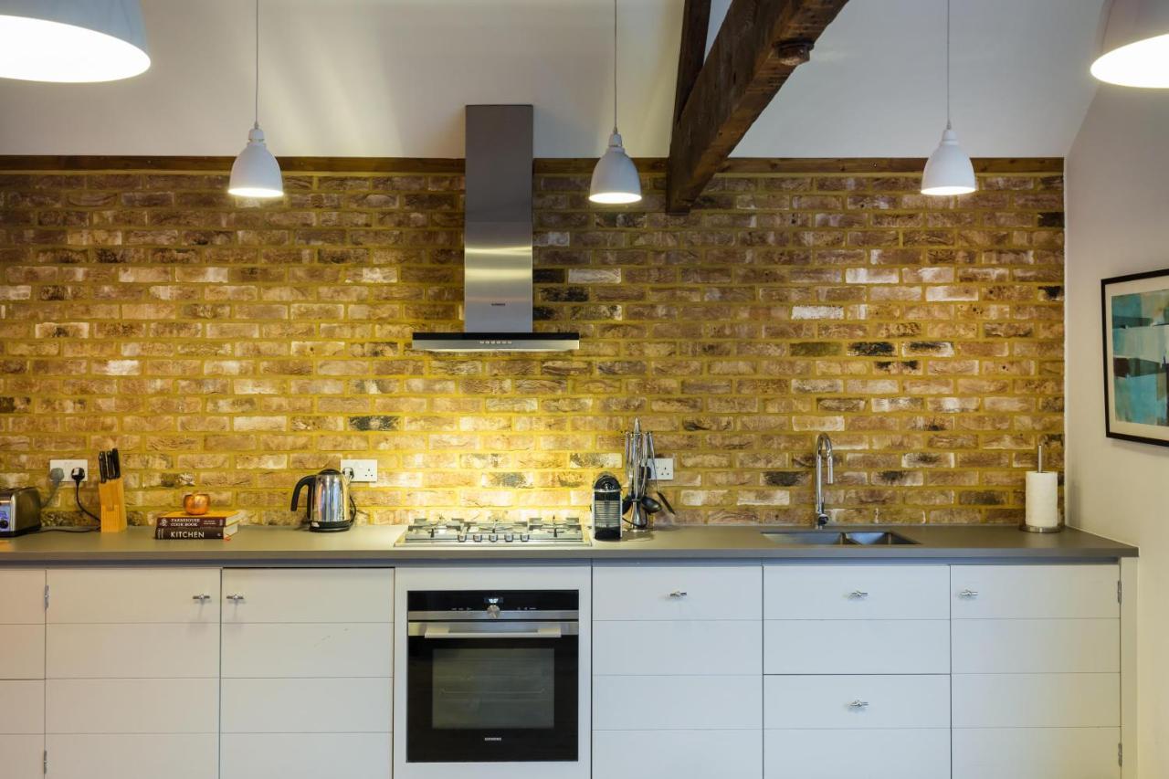 Urban Chic - Rathbone Apartment London Bagian luar foto