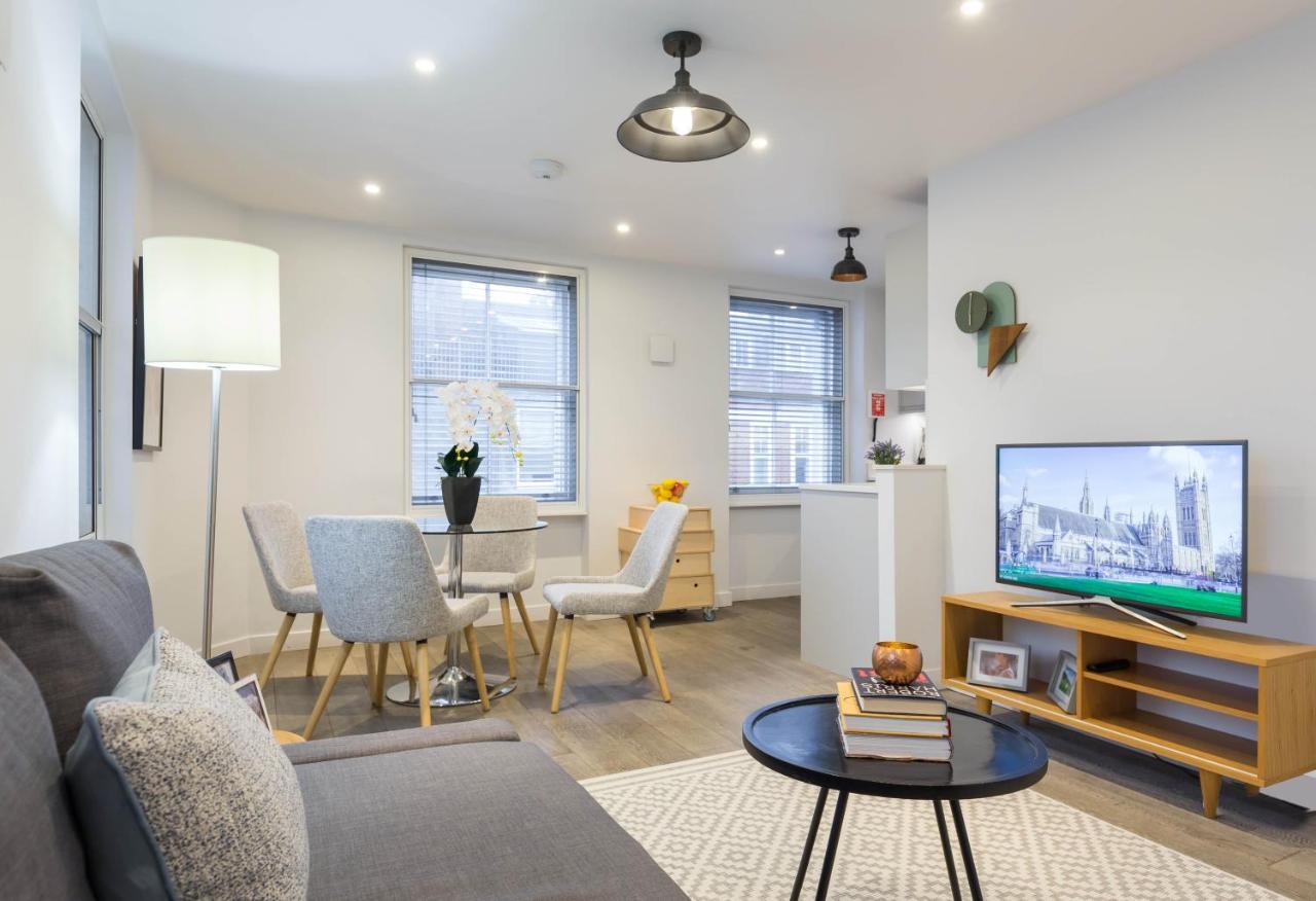Urban Chic - Rathbone Apartment London Bagian luar foto