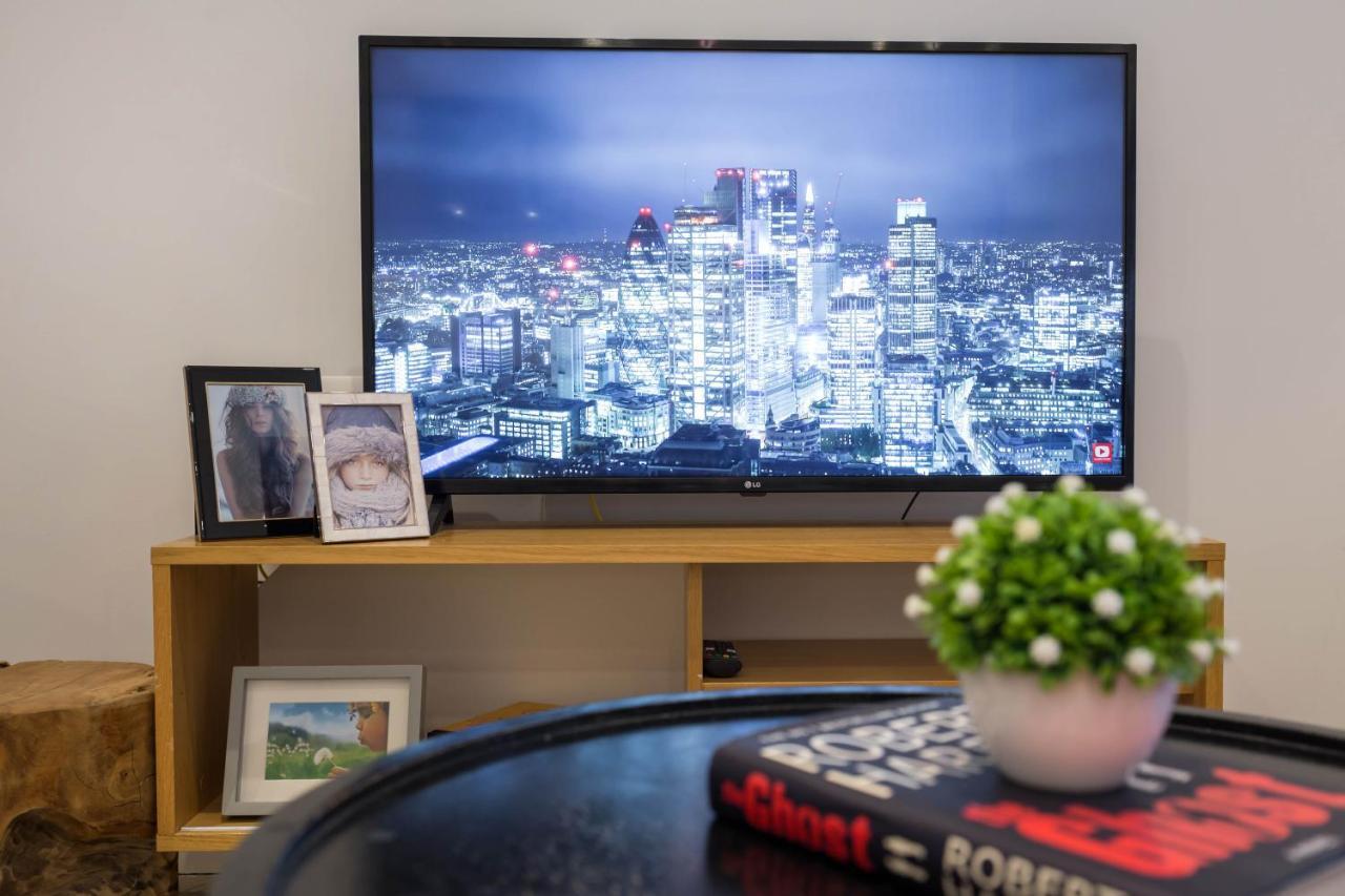 Urban Chic - Rathbone Apartment London Bagian luar foto