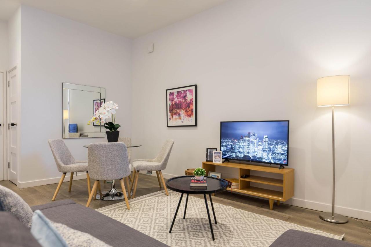 Urban Chic - Rathbone Apartment London Bagian luar foto