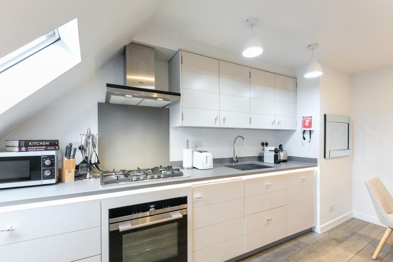 Urban Chic - Rathbone Apartment London Bagian luar foto