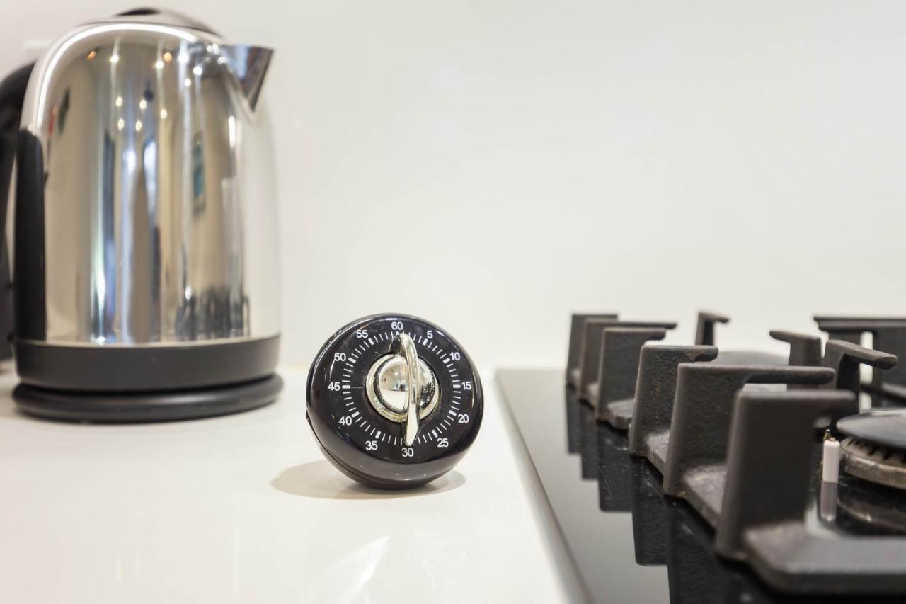 Urban Chic - Rathbone Apartment London Bagian luar foto