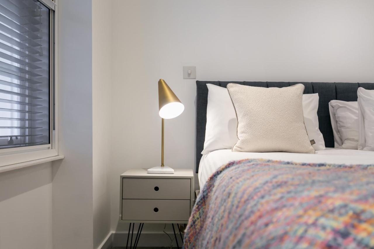 Urban Chic - Rathbone Apartment London Bagian luar foto