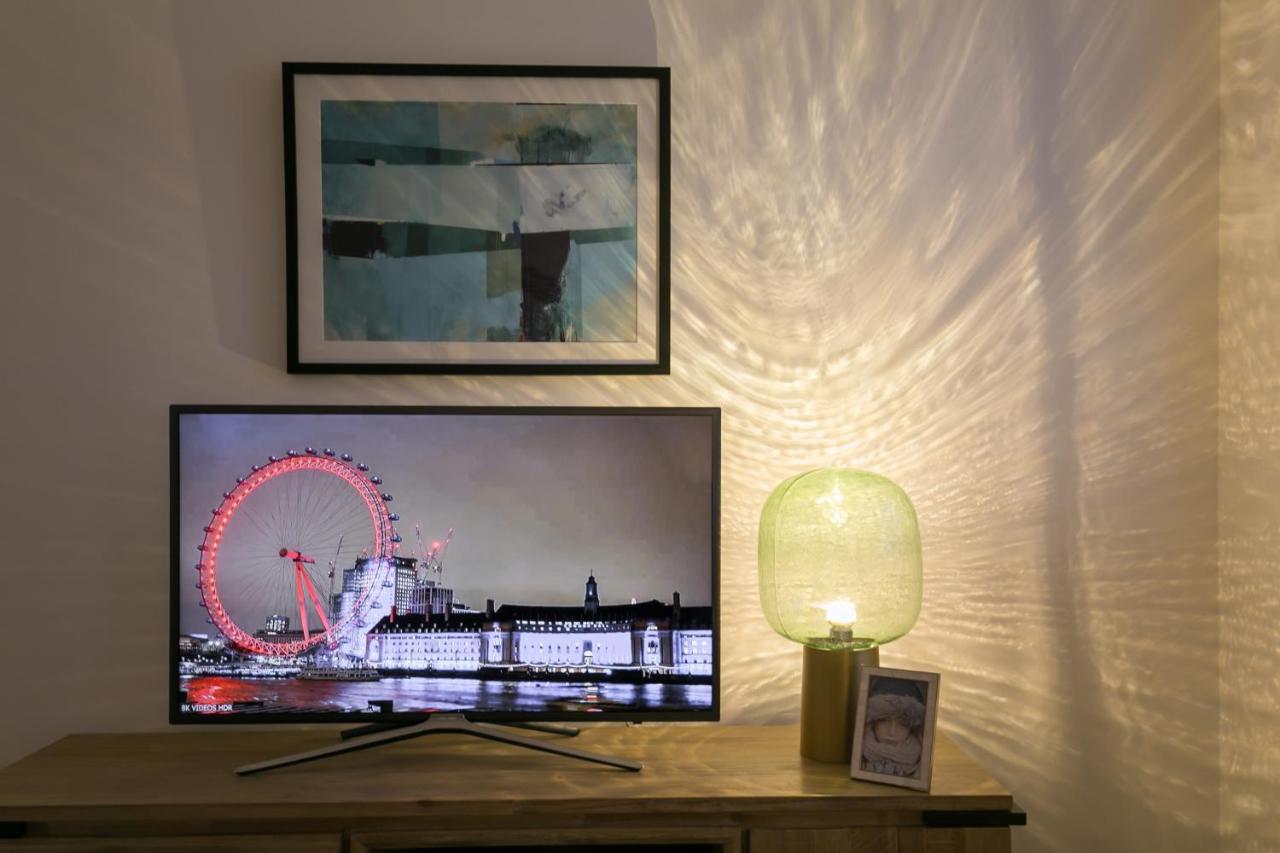 Urban Chic - Rathbone Apartment London Bagian luar foto