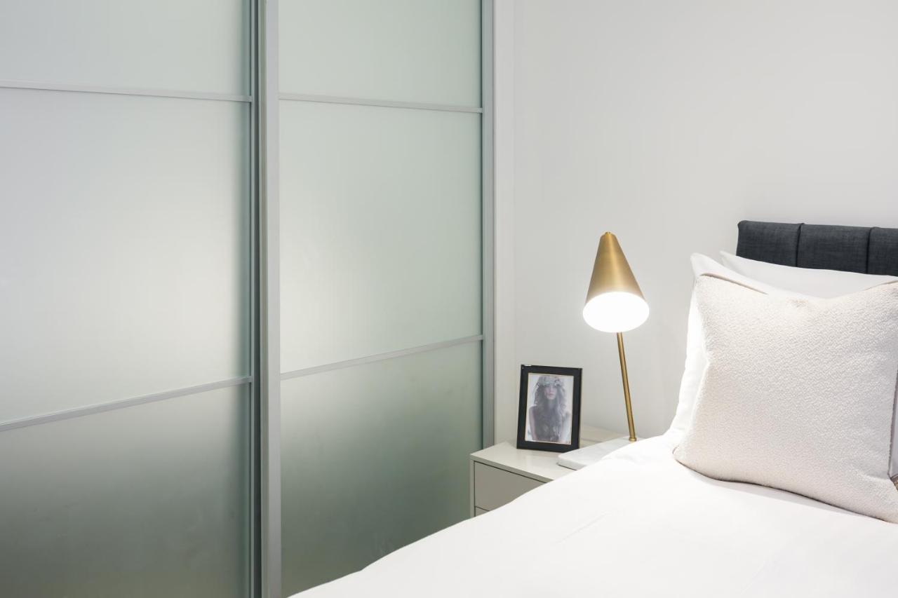 Urban Chic - Rathbone Apartment London Bagian luar foto